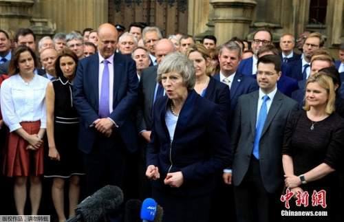 [�籨]�Ϻ��ٲð����ղþ����¯ Ӣ�����ڶ�λŮ����