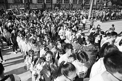 考风考纪严格 爱心服务温暖