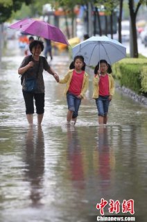 江苏多地遇强降雨天气 发布地质灾害风险预警