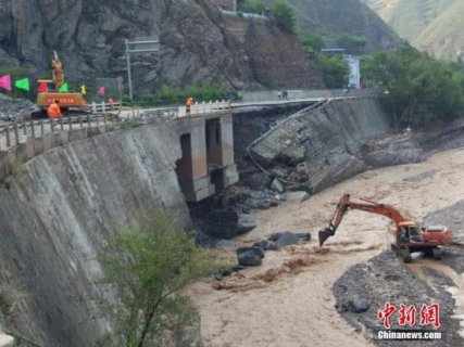 甘肃陇南“8.7”特大暴洪泥石流造成逾18万人受灾