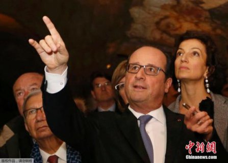 法国前总统奥朗德获颁年度政治幽默大奖