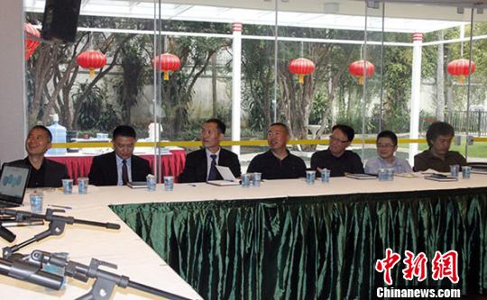 图为7日下午圣保罗部分侨团侨领出席座谈会。 袁一平 摄 图为7日下午圣保罗部分侨团侨领出席座谈会。 袁一平 摄