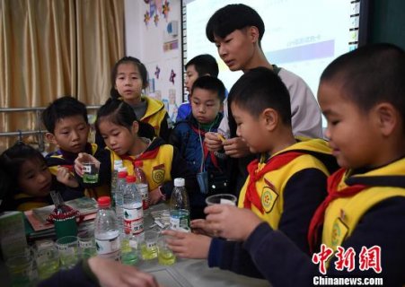 ��Ҫ��У����족�ɹ�ʶ ����ѧУΪ�γ�Ϊ����У��