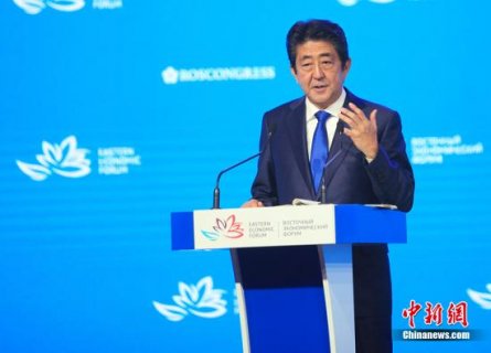 日本朝野各党党首放假 安倍打高尔夫放松心情