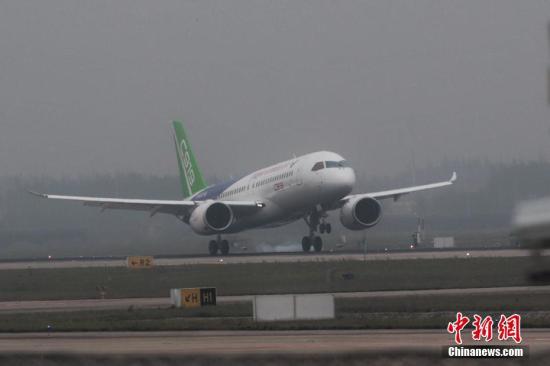 ����ͼ���׼ܹ�����ɻ�C919���Ϻ���ɲ��Է��к�ɹ���½���ź�ΰ ��