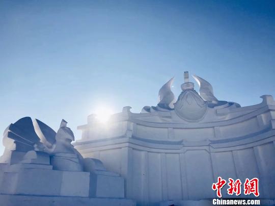 �����׸���������ҫ����ѩ���⾰�� ���� ��