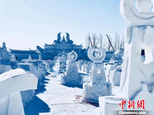 �����׸���������ҫ����ѩ���⾰�� ���� ��