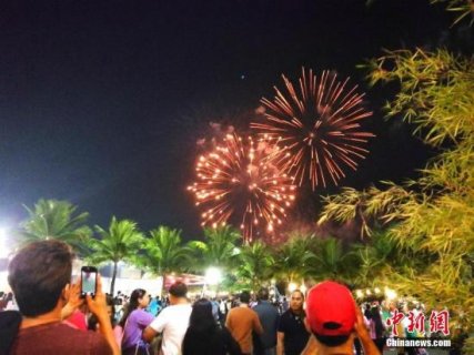马尼拉湾烟火跨年迎新气氛浓郁