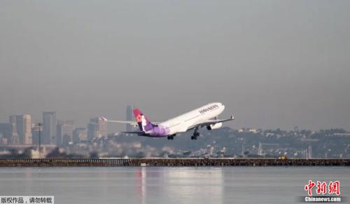 在空中跨年:飞机意外延迟 2018年起飞2017年降落