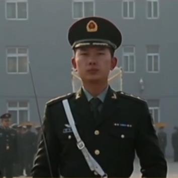 解放军仪仗队升旗前3小时:队员4点起床却精神饱满