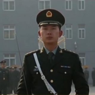 解放军仪仗队升旗前3小时:队员4点起床却精神饱满